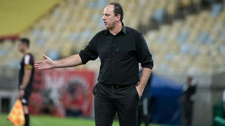 Ceni explica apenas uma alteração em derrota do Flamengo e lamenta o time não ter 'matado jogadas'