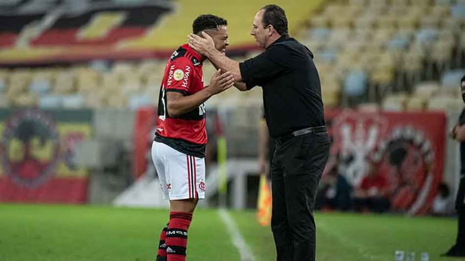 Autor de gol de bicicleta, Muniz lamenta derrota do Flamengo para o Bragantino: 'Vieram por uma bola'