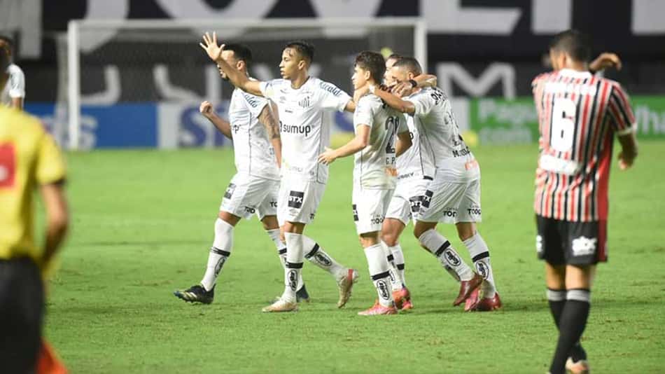 Com dois gols no primeiro tempo, Santos supera São Paulo em reencontro de Diniz com ex-clube