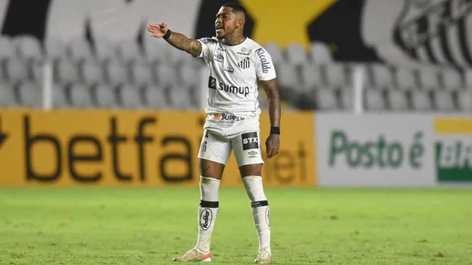 Marinho volta a jogar bem e tenta embalar na temporada