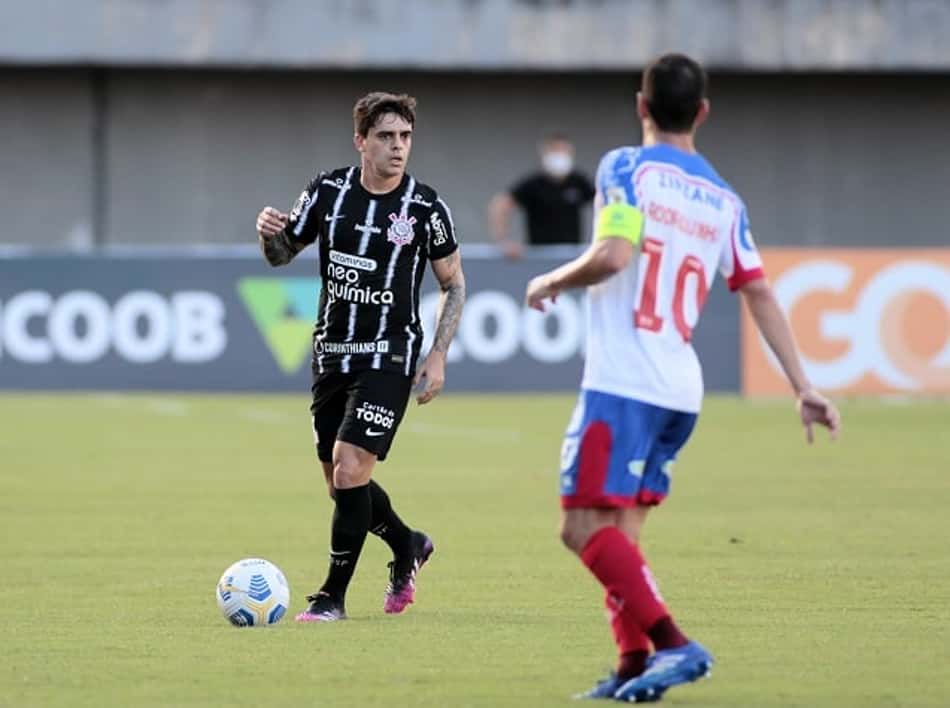 Corinthians mostra mais organização e precisa de Fagner no ataque