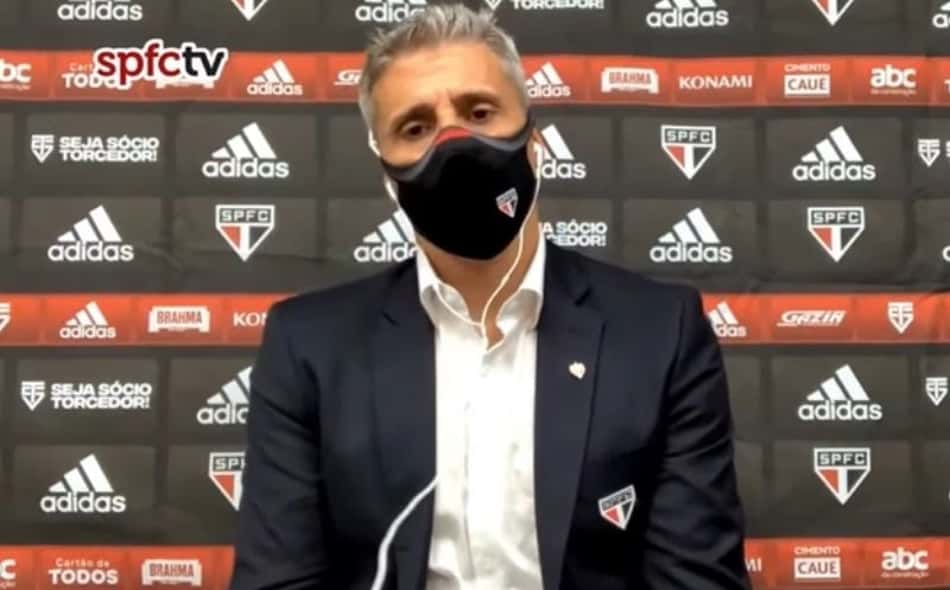 VÍDEO: Crespo reconhece queda de rendimento do São Paulo, mas indica solução: "Calma, tempo e paciência"