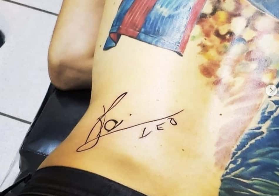 Torcedor tatua autógrafo de Messi nas costas e fala sobre encontro: 'Tirar uma foto já seria bom demais'