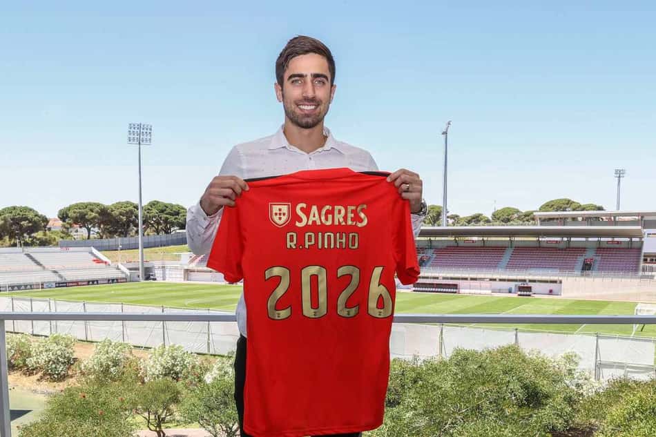 Benfica anuncia chegada de atacante brasileiro para a temporada