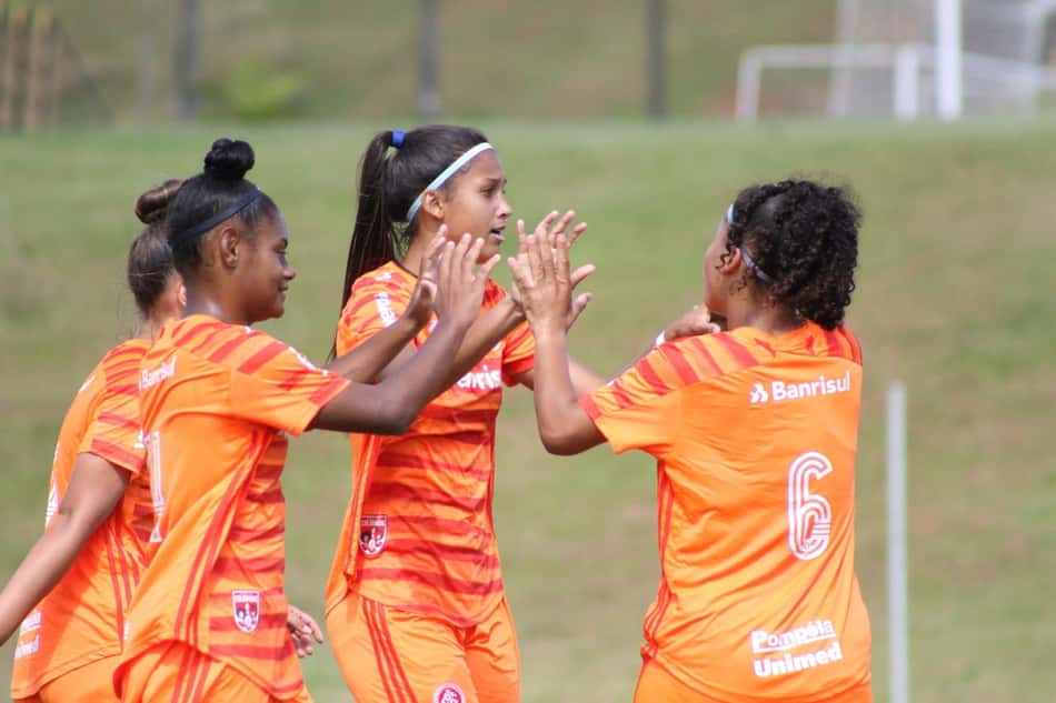 Equipes femininas sub-16 e 18 do Internacional estreiam no Brasileirão neste fim de semana