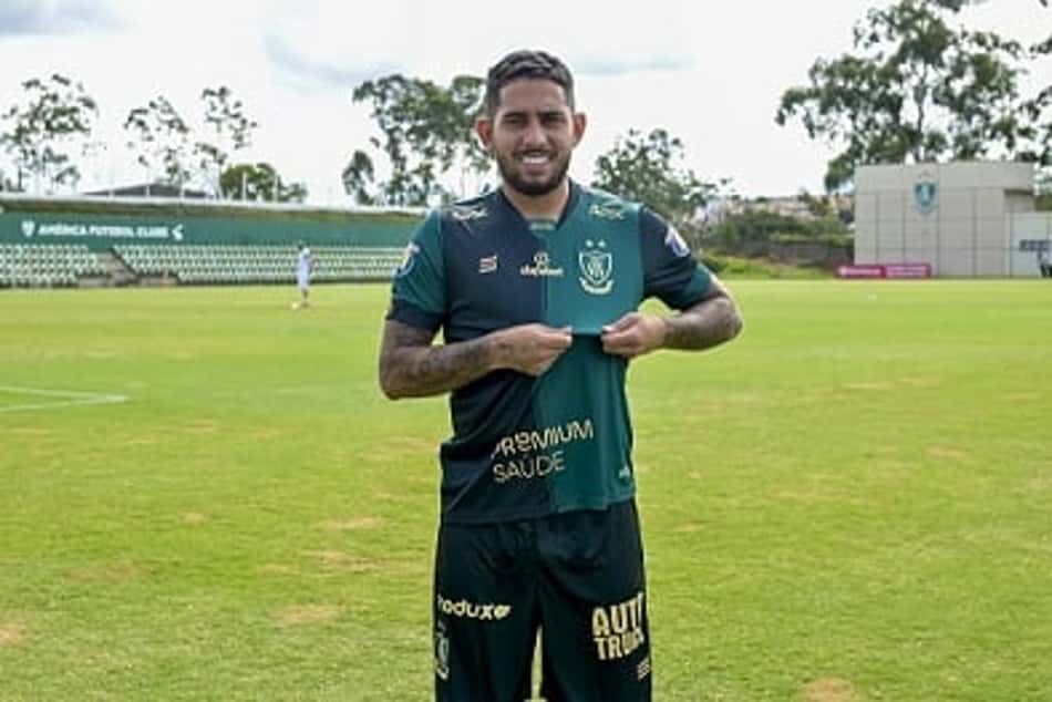 Leandro Carvalho assinou com o Coelho até o fim deste ano, mas não teve muitas chances e está quase saindo do Coelho