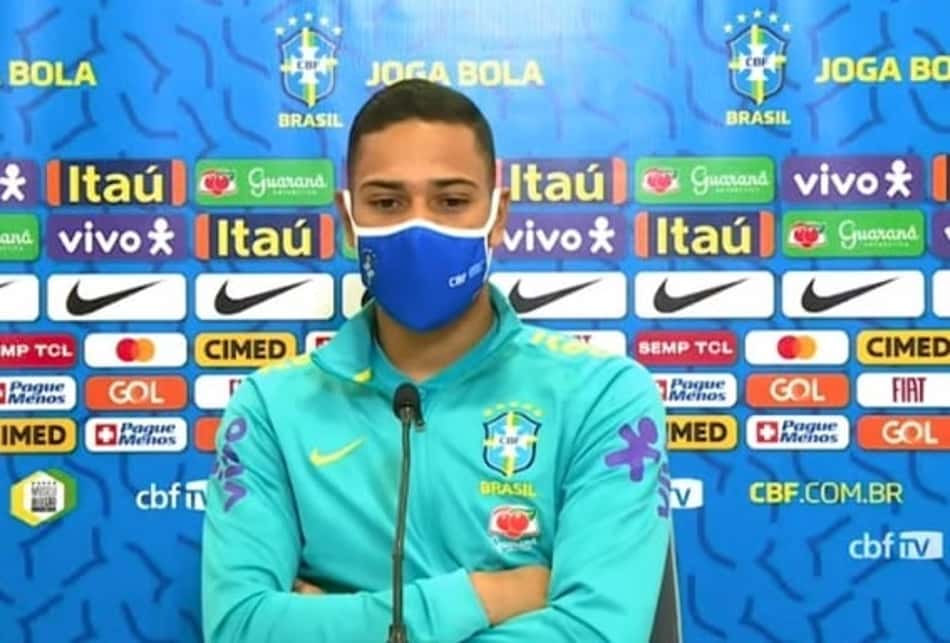 Renan Lodi celebra bom momento na Seleção Brasileira: 'Procuro construir meu caminho aqui'