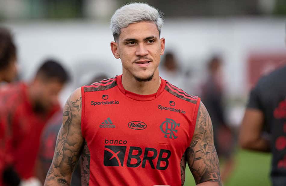 Pedro se reapresenta sem lesão e faz trabalho com elenco do Flamengo no Ninho