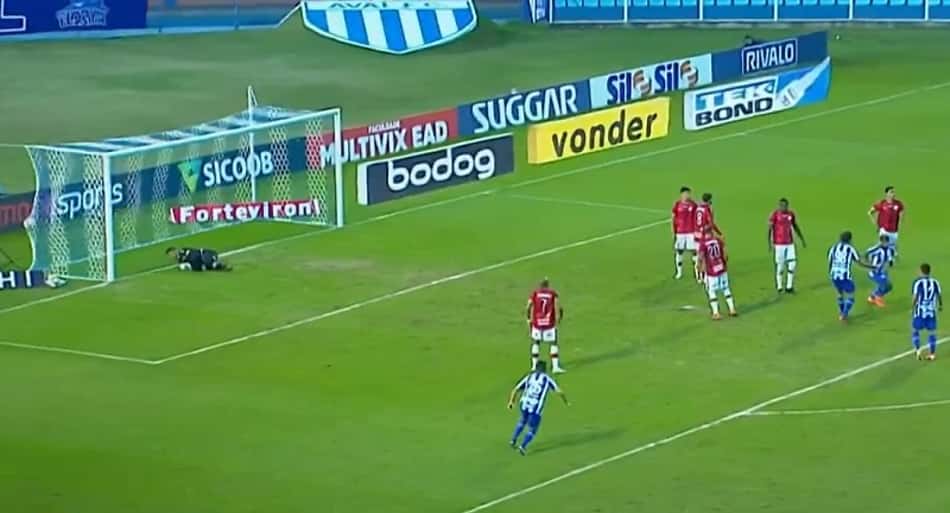 Série B: com larga superioridade, Avaí vence CRB e deixa o Z4