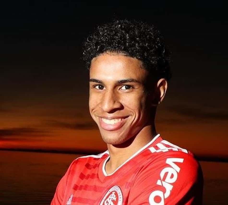 Paulo Victor é apresentado pelo Internacional: 'Vou dar a vida em todos os jogos'