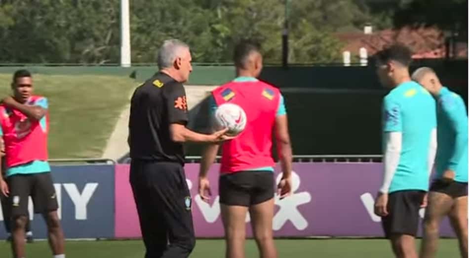 Tite indica mudanças, mas faz mistério sobre escalação da Seleção para duelo com o Equador