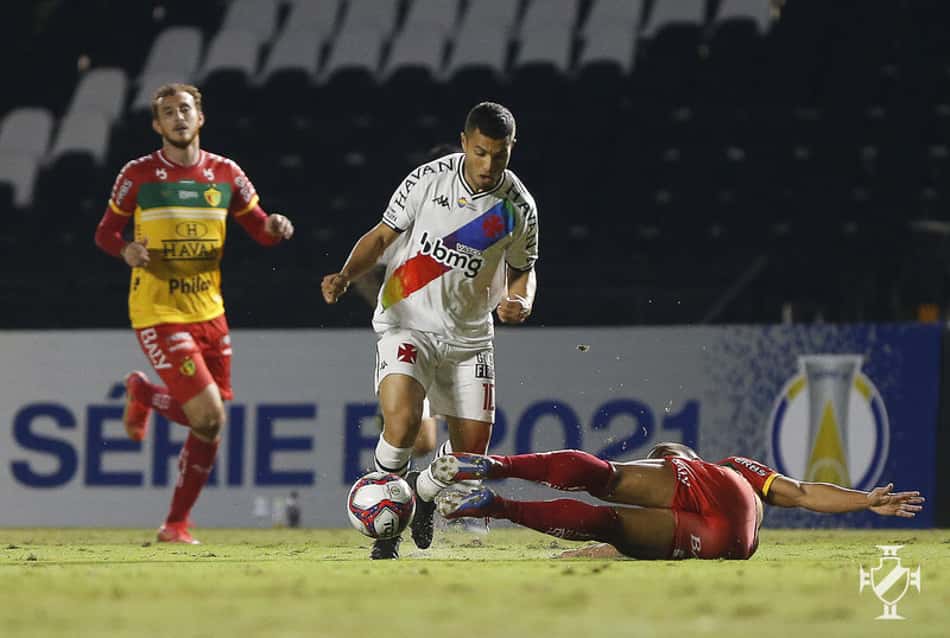 De olho no G4, Vasco tem seis jogadores pendurados para o duelo contra o Goiás na quarta
