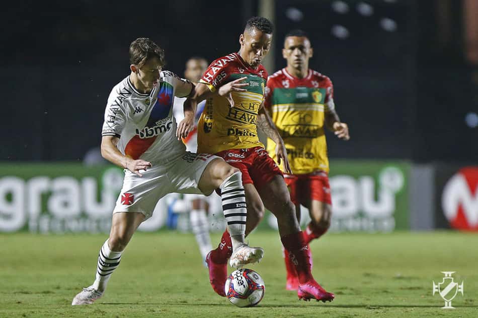 'Feliz pela vitória em casa, seguimos somando. Vamos Vasco', diz Matías Galarza após triunfo sobre o Brusque