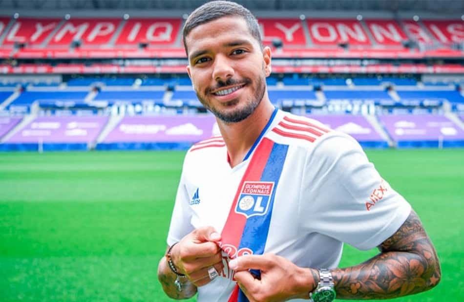 Lyon anuncia chegada de Henrique, ex-lateral do Vasco, até 2024