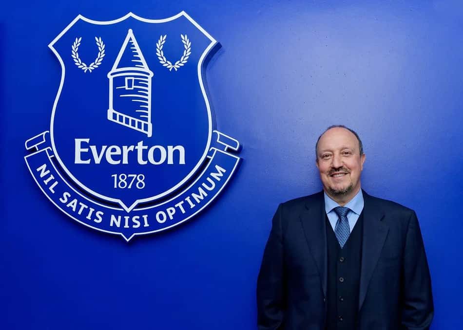 Everton anuncia a contratação do técnico Rafa Benítez, ex-treinador do rival Liverpool