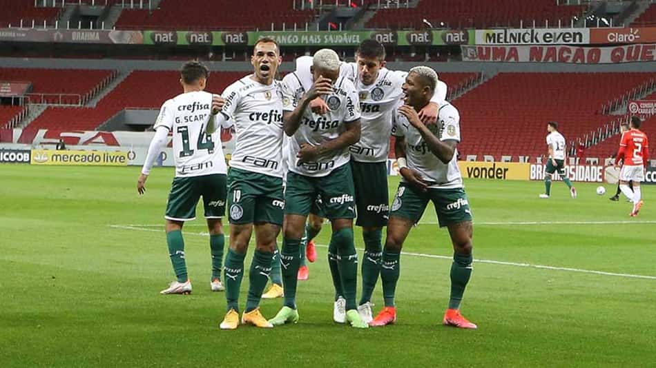 Com um homem a menos, Palmeiras marca no fim e engata a 2ª vitória consecutiva ao bater o Internacional