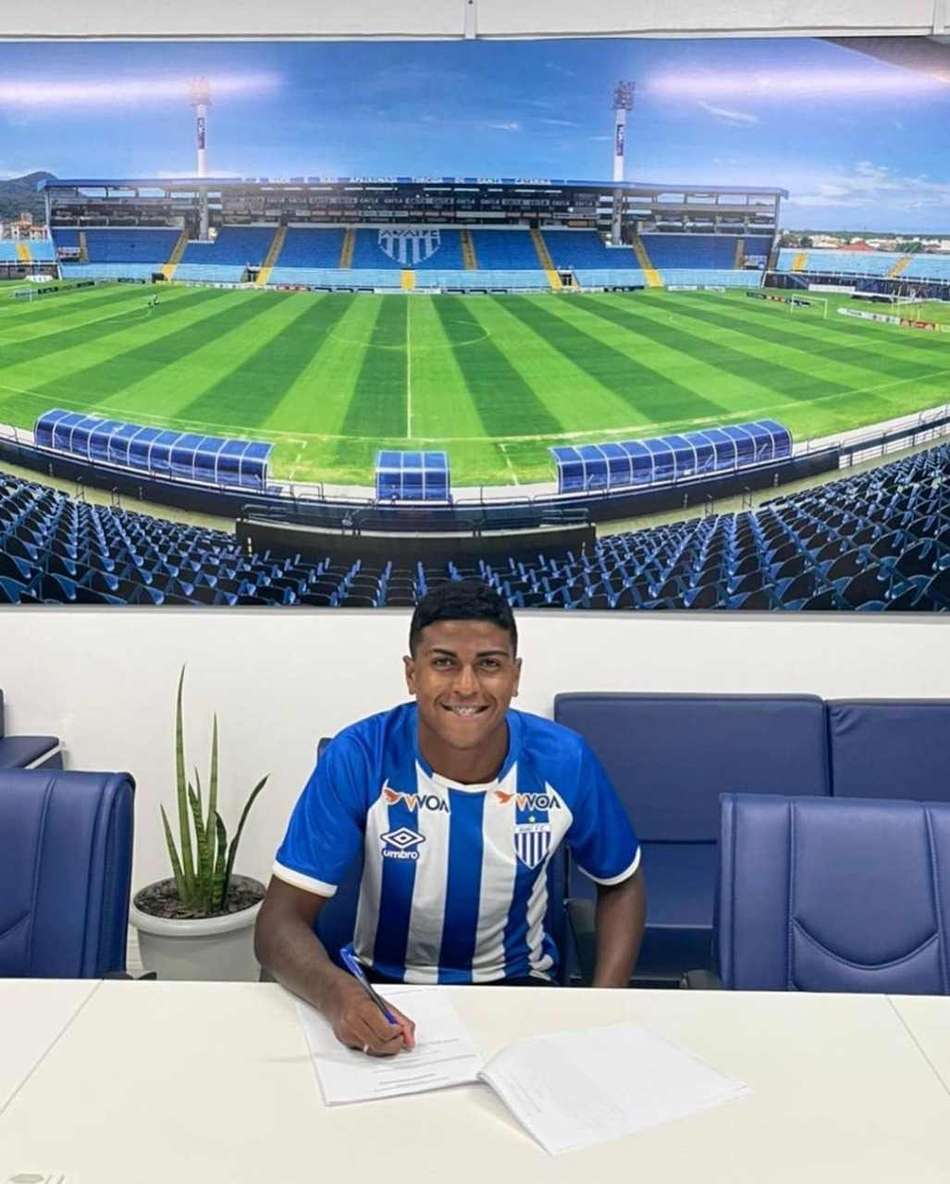 Avaí acerta contrato no profissional com Vinicius Marques e multa rescisória de R$176 milhões