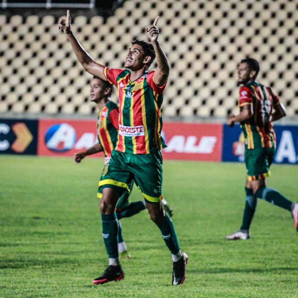 Jefinho, do Sampaio Corrêa, comemora gol marcado, mas destaca: 'O mais importante foi a vitória'