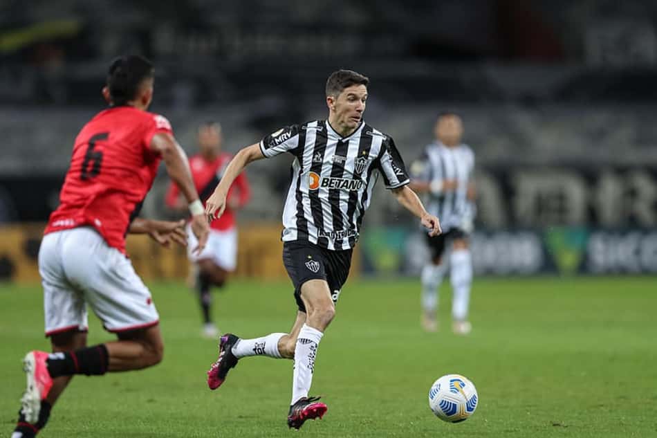 Denílson elogia Nacho Fernández após goleada do Atlético Mineiro: 'Ele é um falso lento'