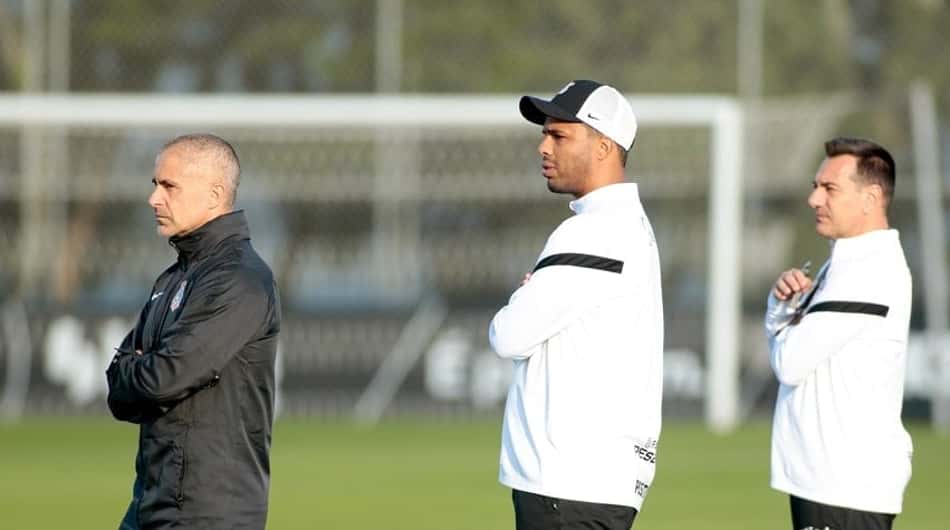 OPINIÃO: Fernando Lázaro é um bom nome para o Corinthians, mas não para esse momento