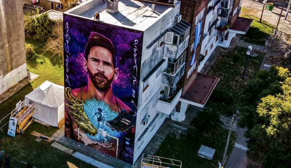 Messi ganha mural em frente à escola de sua infância