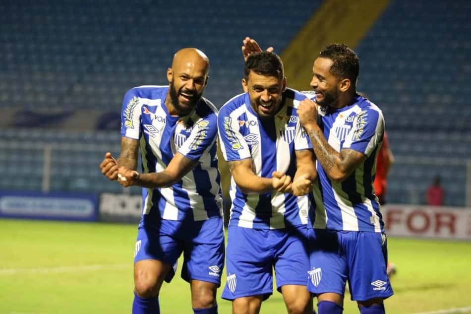 Em crise financeira, presidente do Avaí pede 'união' para clube voltar à elite do Brasileirão