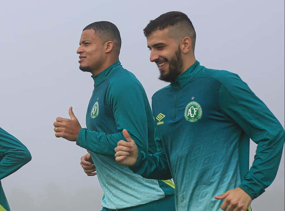 Guilherme conte volta aos treinamentos e vira reforço interno da Chapecoense