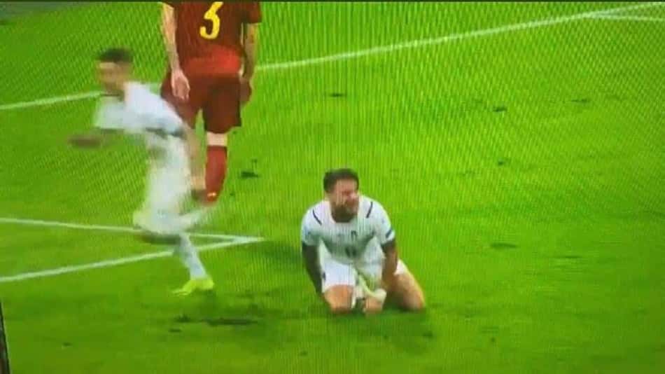 Milagre? Caído, Immobile levanta imediatamente ao ver primeiro gol da Itália contra Bélgica