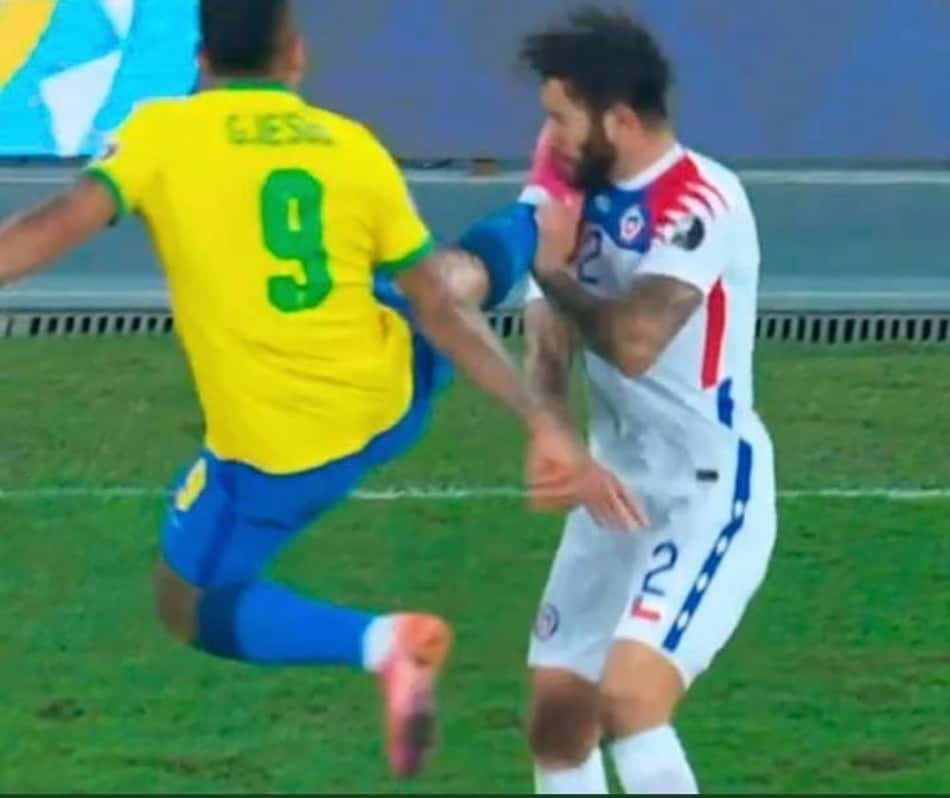 Expulsão de Gabriel Jesus na Copa América vira meme nas redes sociais; veja os melhores