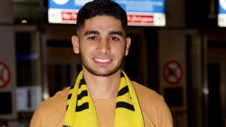 Emprestado pelo Fluminense, Michel Araújo é recebido por Odair antes de se apresentar ao Al Wasl