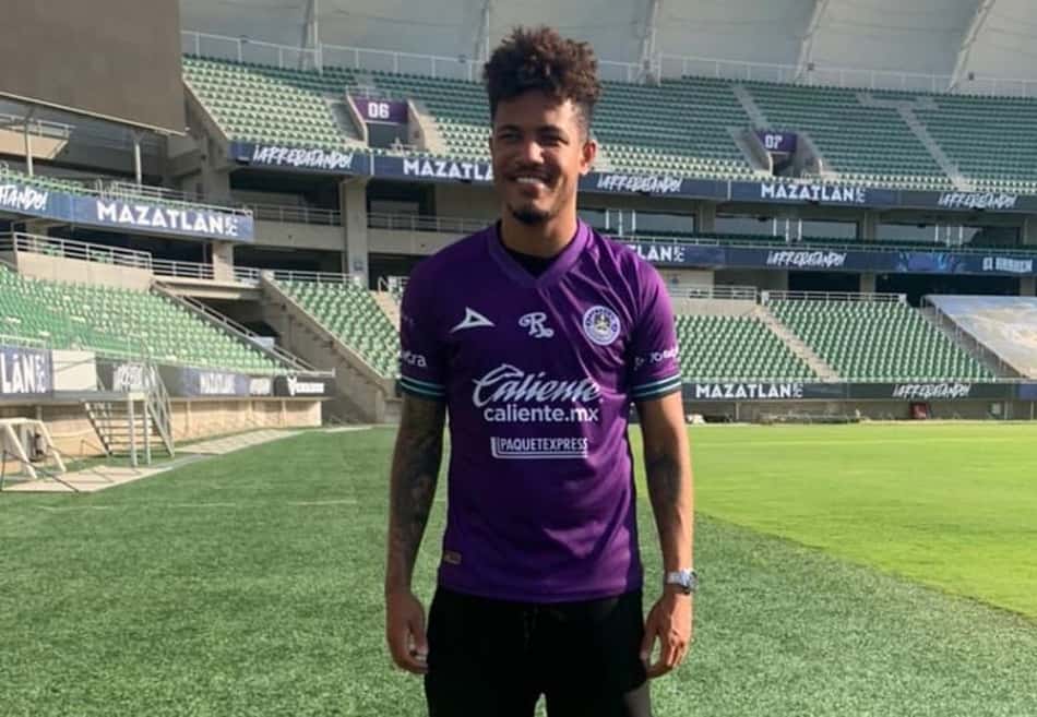 Zagueiro revelado no Fluminense é anunciado em time do México