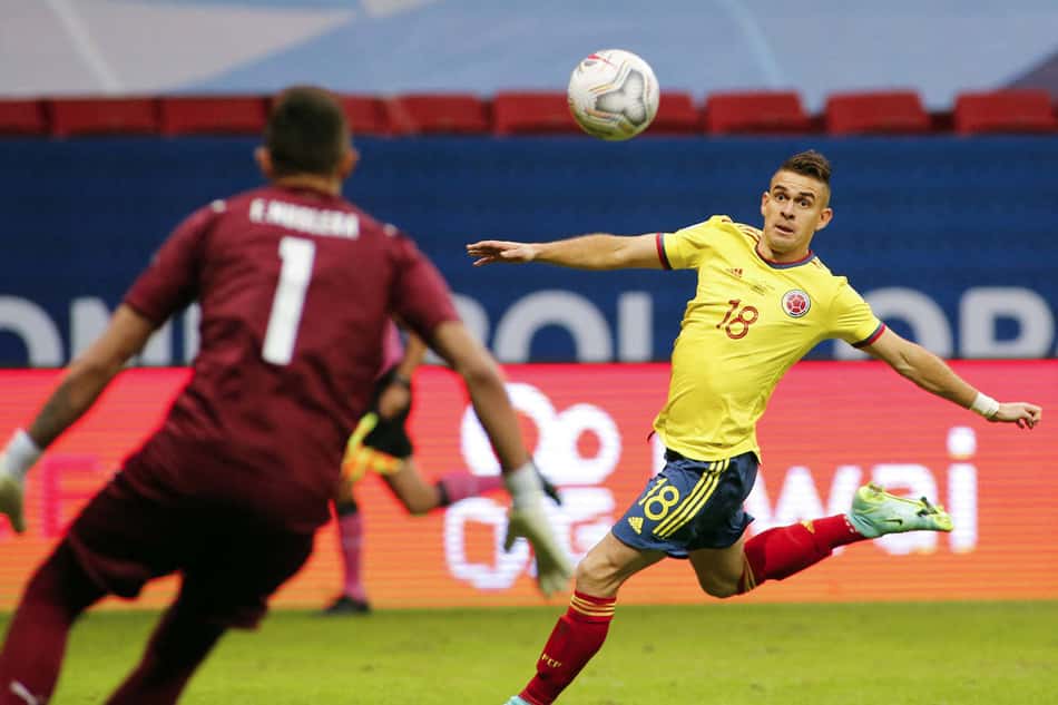 Eintracht Frankfurt anuncia a contratação de Rafael Borré