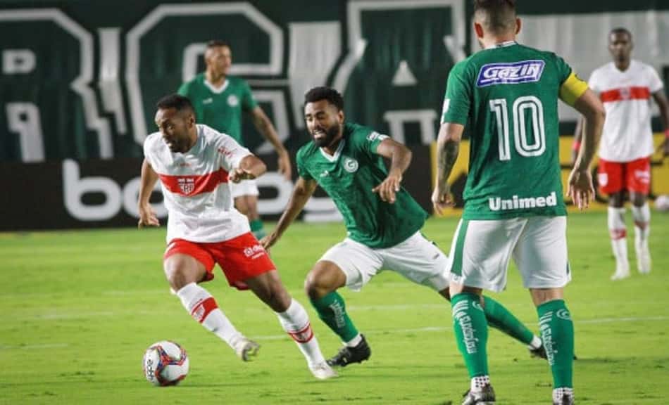 Claudinei quer CRB focado após vitória em clássico cobre o CSA