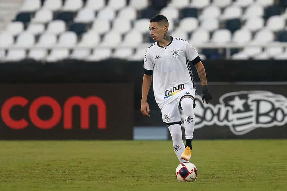 Recuperação relâmpago: Hugo tem retorno um mês antes do esperado e é relacionado pelo Botafogo