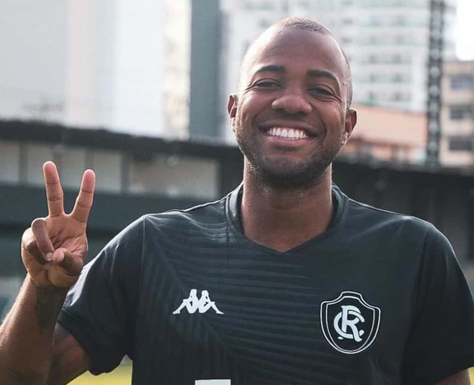 Atacante ex-Santos exalta experiência internacional em chegada ao Remo