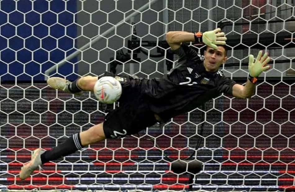 De renegado no Arsenal a protagonista na Argentina: conheça a trajetória de Emiliano Martínez