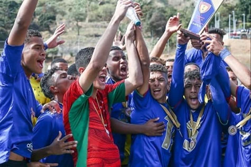 Cruzeiro derrota Atlético-MG em final de torneio disputado em comunidade de BH