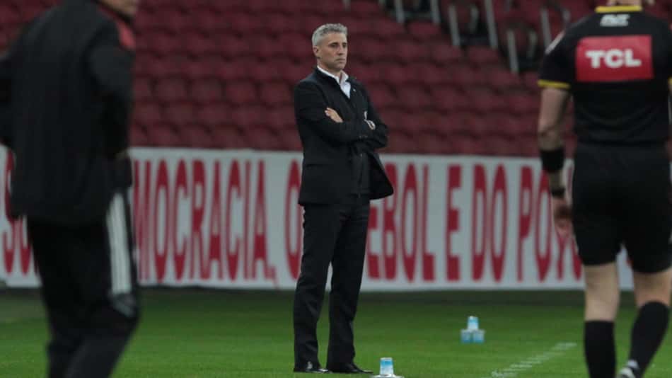 VÍDEO: Crespo reclama de calendário do São Paulo: 'Não acontece em nenhum campeonato do mundo'