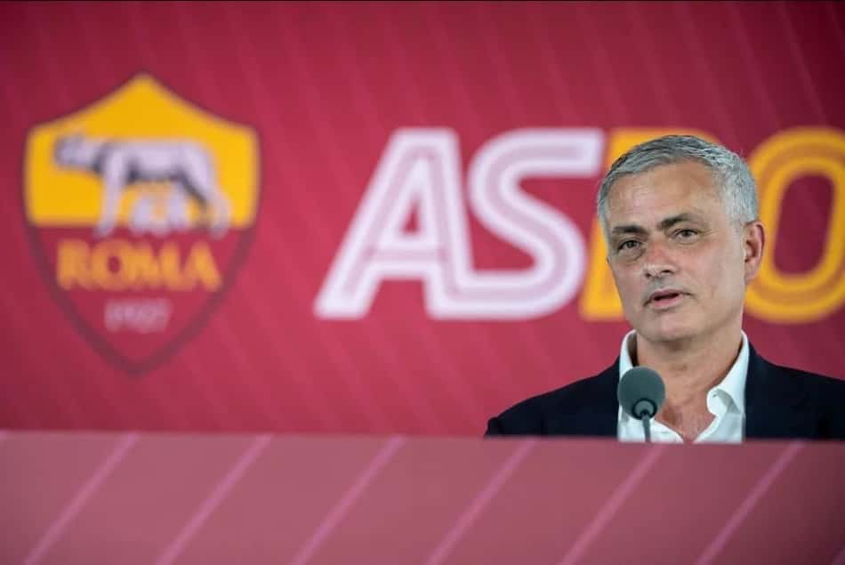 José Mourinho é apresentado na Roma e diz: 'Desafio importante na minha carreira'