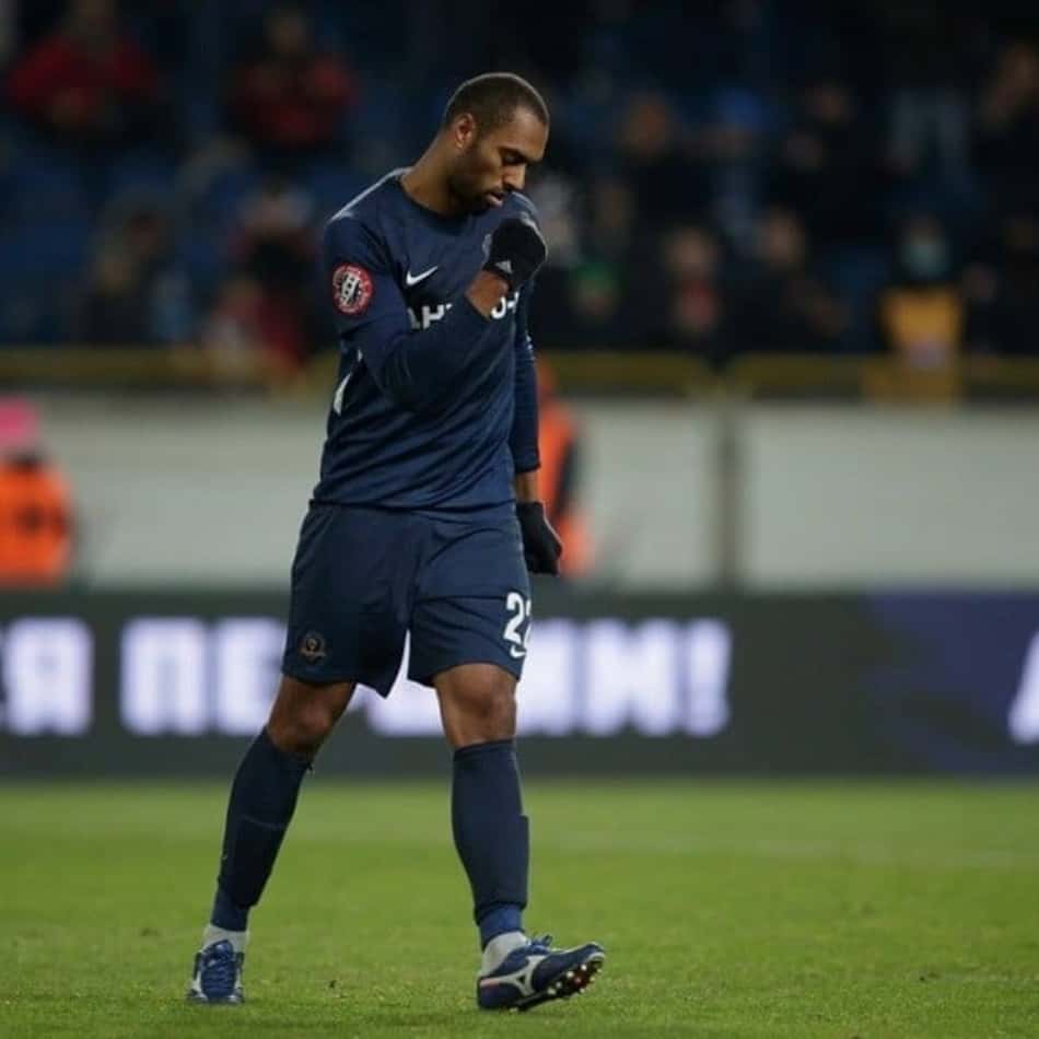 Zagueiro Douglas Bacelar acerta com clube turco por uma temporada