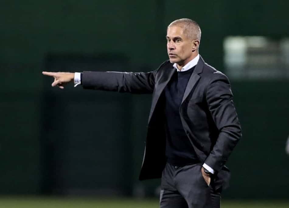 Sylvinho tira foco de confronto com Rogério Ceni no clássico e ressalta: 'Corinthians e São Paulo estão acima'