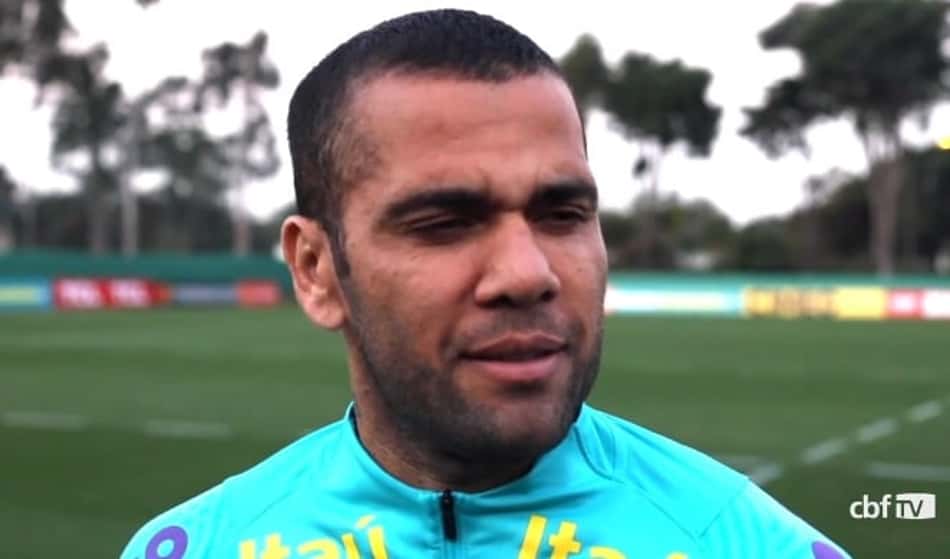 Dani Alves fala sobre buscar o ouro com a Seleção olímpica: 'São desafios que me movem'