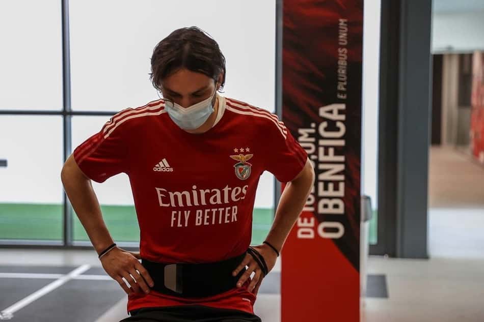 Jogador do Benfica xinga Jorge Jesus ao não ser utilizado em amistoso e é afastado do elenco