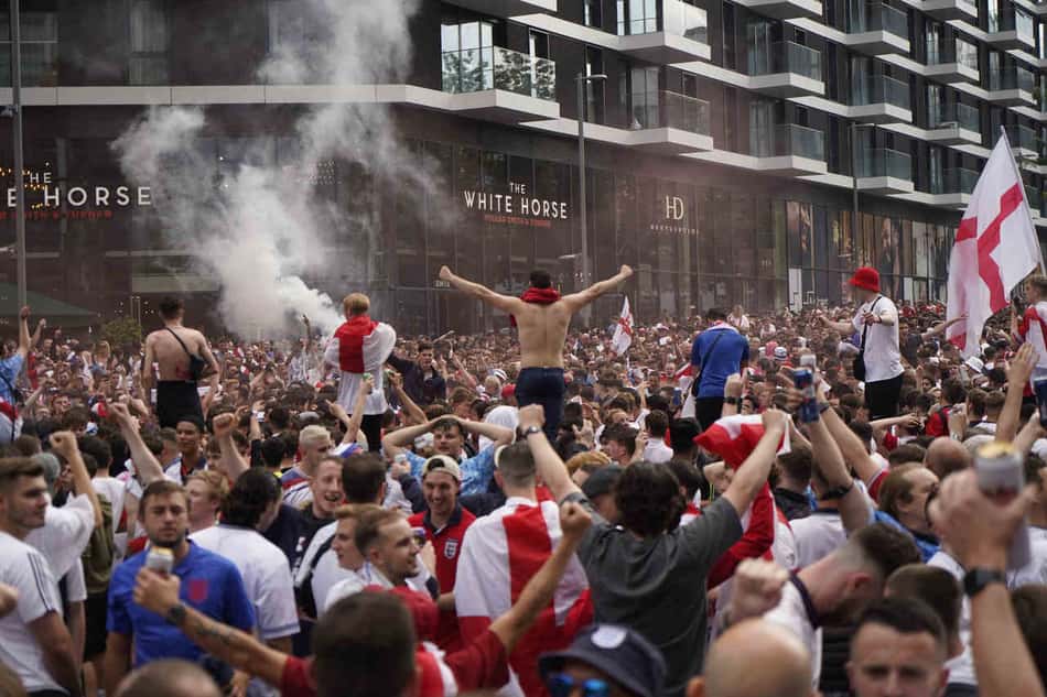 Uefa abre processo disciplinar contra a Inglaterra por conta de confusões na final da Eurocopa
