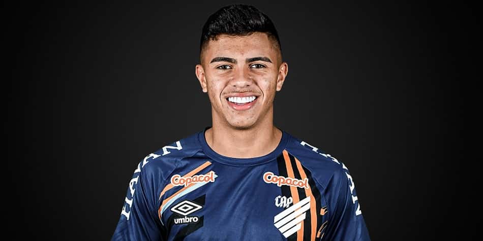 Saem oito e entram cinco: as alterações do Athletico na lista de inscritos da Sul-Americana