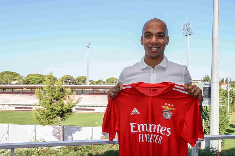 Benfica contrata o meia João Mário, campeão português pelo rival Sporting na última temporada