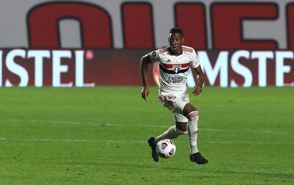 Lateral esquerda do São Paulo pode ganhar mais uma opção no elenco