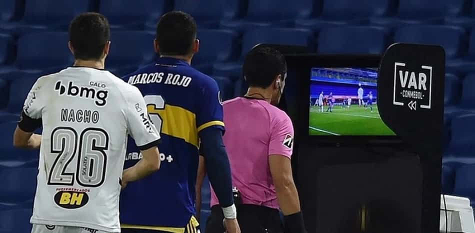 Zagueiro do Boca Juniors, sobre a arbitragem: 'Só peço que não nos prejudiquem'