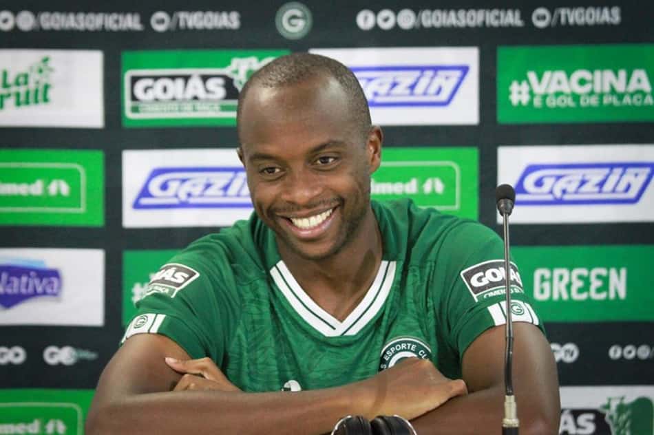 Matheus Salustiano, zagueiro do Goiás, projeta duelo com o Vasco em São Januário: 'Focado nos três pontos'