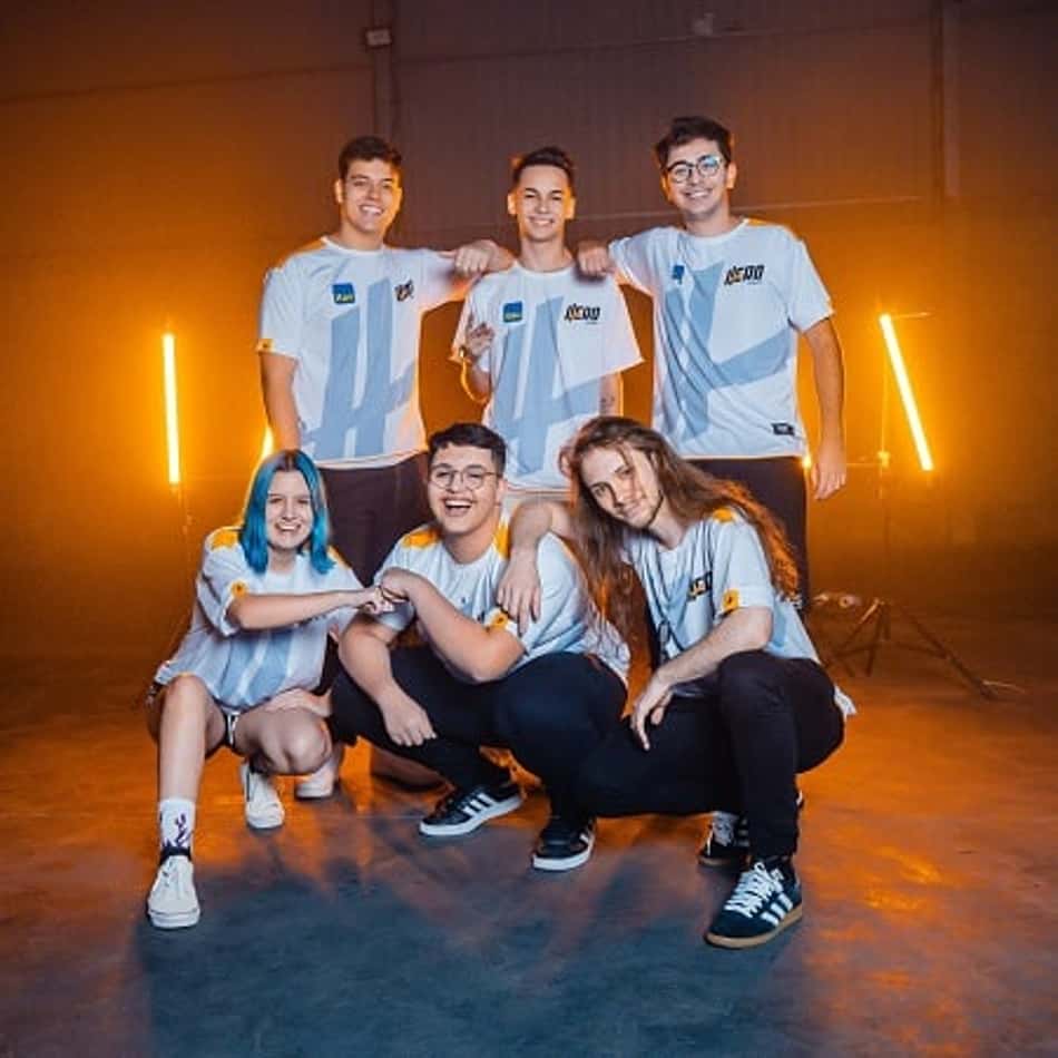 Hero Base lança camiseta oficial e consolida a parceria com o Itaú